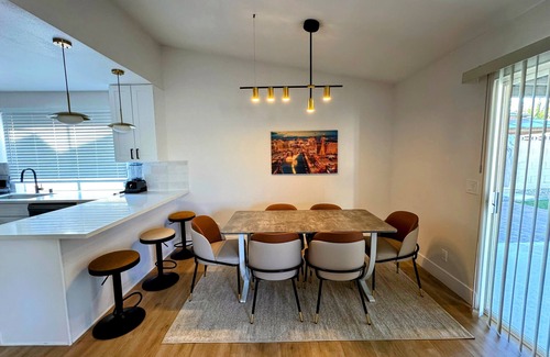 Chinatown House | Charming 4-bedroom house with WiFi and AC in amazing Las Vegas