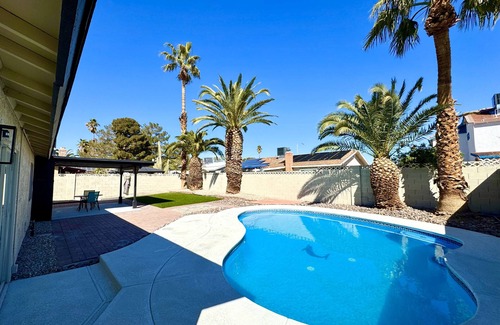 Chinatown House | Charming 4-bedroom house with WiFi and AC in amazing Las Vegas