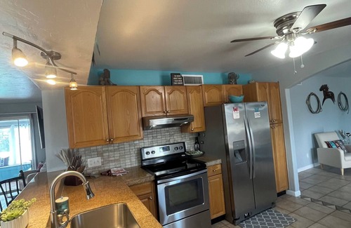 Groves Lincoln Park House | Charming 4-bedroom house with private pool