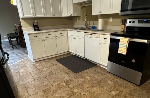 Jackson Cottage | Charming 4-bedroom Lakeshore cottage one hour from downtown Atlanta