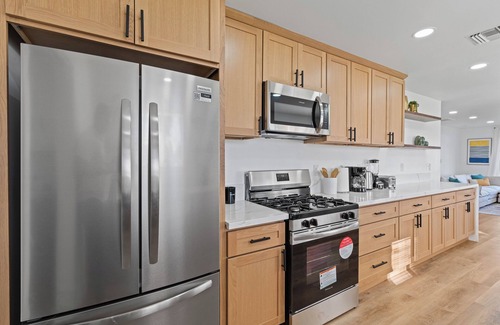 Redlands House | Charming 4-bedroom Pool House in Best Location in Redlands