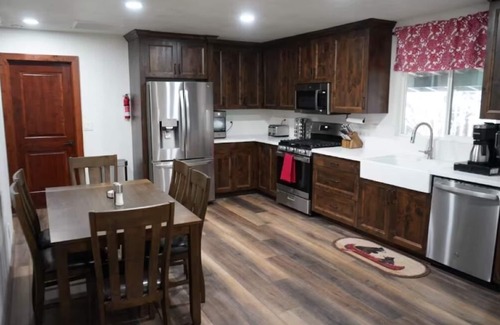 Heber Cabin | Charming 4-bedroom cabin with WiFi and AC in Forest Lakes