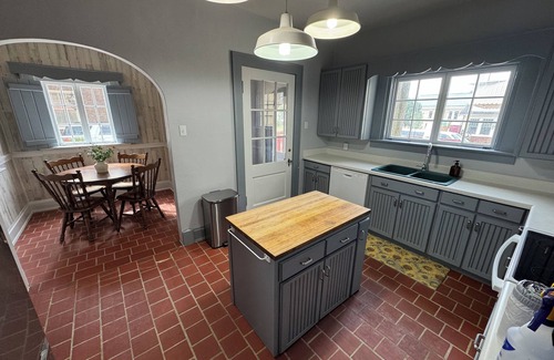 Russellville House | Charming 4-bedroom in Russellville Kentucky with Hot Tub