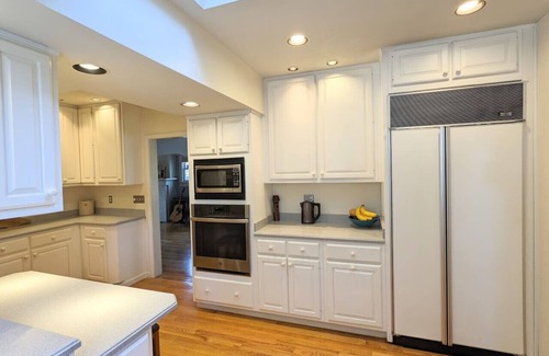 Bloomington House | Charming 4 BR W Hot Tub 3 Kings Walk to Downtown