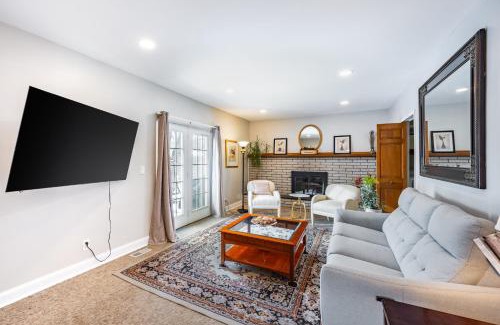 Thurston House | Charming 4BR Ann Arbor Home, Near Parks & Shops