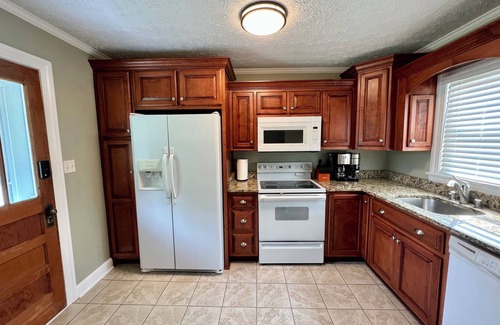 Bardstown House | Charming 4BR w/Fire Pit + Next to Barton 1792
