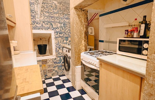 Santa Catarina Apartment | Charming 5 Bedroom Apartment in Traditional Lisbon