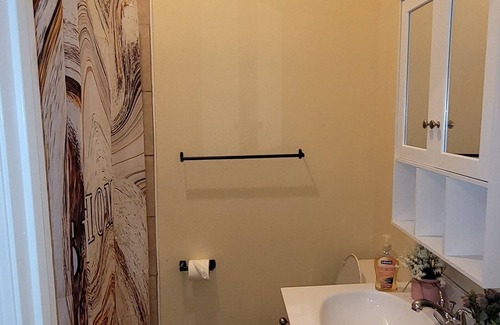 Columbus Hotel | Charming 5-bedroom hotel with AC, WiFi in serene Fulton, Arkansas.