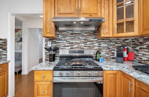 Sherwood Forest and Thistle Development House | Charming 5 Bedroom Residence in Anaheim