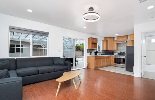 Sherwood Forest and Thistle Development House | Charming 5 Bedroom Residence in Anaheim