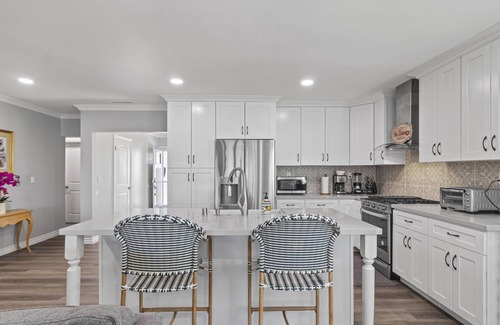 Glendora House | Charming 5 bedroom with a putting green