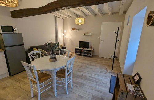 Oison Cottage | Charming 55m² Cottage with Garden, Near Paris & Orleans, Family & Pet Friendly