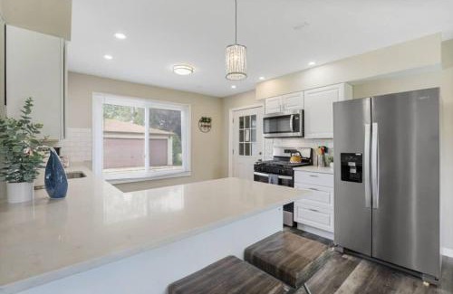 Franklin Park House | Charming 5BD 2BA with spacious yard near O'hare