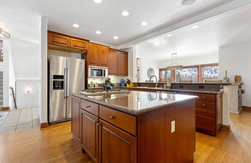 Edwards House | Charming 5BD Mountain Estate - Best for Families!