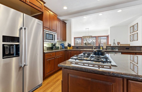 Edwards House | Charming 5BD Mountain Estate - Best for Families!