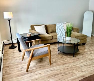 Forest Park Apartment | Charming and Convenient 2br 1ba apt - fully furnished and equipped - fast Internet