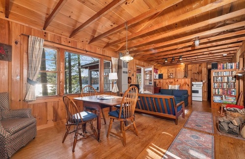 Moultonborough House | Charming and Cozy 3 Bedroom Dog Friendly Winnipesaukee Cottage