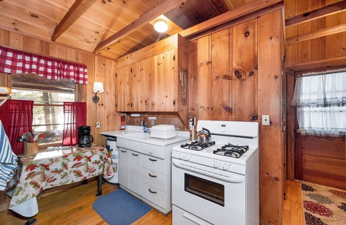 Moultonborough House | Charming and Cozy 3 Bedroom Dog Friendly Winnipesaukee Cottage