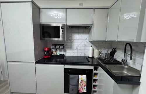 College Park and Old Oak Apartment | Charming and Cozy 2 Bedroom Apartment in London
