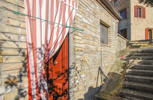 Falerone House | Charming and family friendly stone house in a beautiful location with panoramic views.