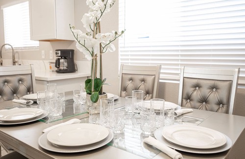Sunrise Manor House | Charming and Stylish Home w/Free Wi-Fi