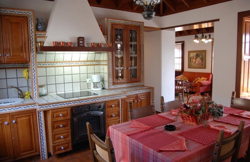 Villa de Mazo Apartment | Charming Antique Villa Tres Pinos: Rustic Elegance with Private Pool,