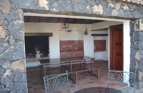 Villa de Mazo Apartment | Charming Antique Villa Tres Pinos: Rustic Elegance with Private Pool,