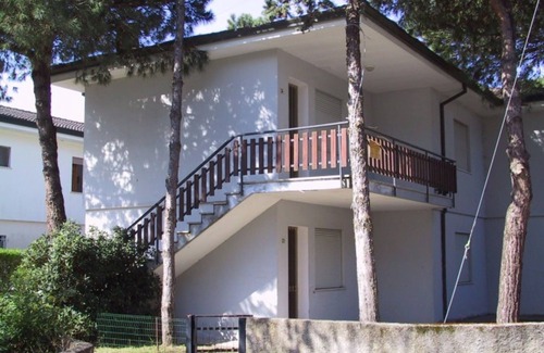 Rosolina Mare Apartment | Charming apartment with AC, garden and parking