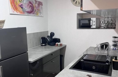 Carcassonne Apartment | Charming apartment at the foot of the town with motorcycle garage