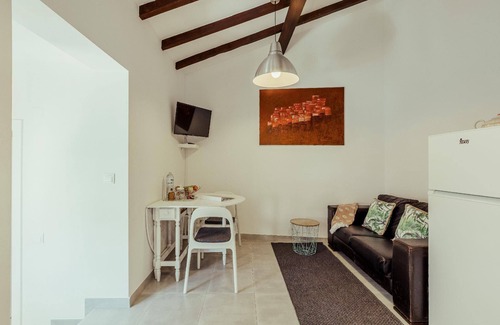 Alges Apartment | Charming Apartment in Algés with Vegetable Garden
