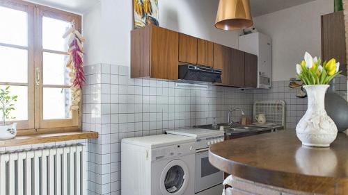 Lisciano Niccone Apartment | Charming Apartment in Lisciano Niccone with Shared Pool