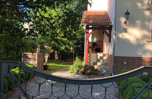 Niederschoenhausen Villa | Charming apartment in Tudor style mansion (only 15 minutes to Prenzlauer Berg)
