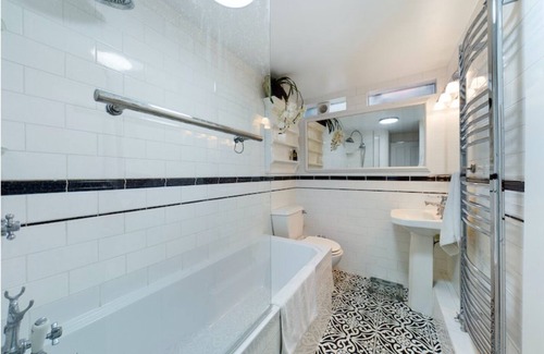 Ferndale Apartment | Charming Apartment with Private Patio & Oak Finishes near Clapham Station