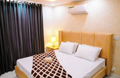Lahore Apartment | Charming apartment with 1 bedroom and WiFi, AC in enchanting Lahore