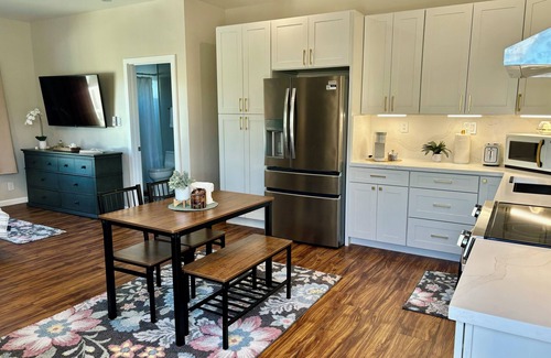 Keolu Hills Apartment | Charming apartment with AC and WiFi in serene Kailua.