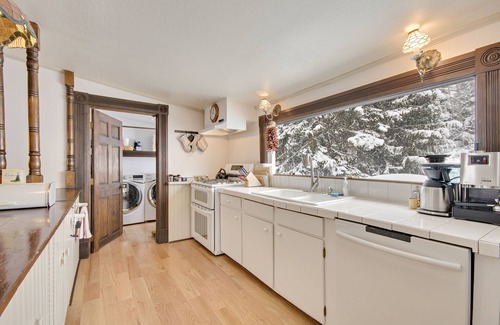 West End House | Charming Aspen Central Victorian; 4 Bedrooms, Walk to Gondola