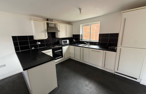 Aylesbury House | Charming Aylesbury Retreat with 4 Bedrooms