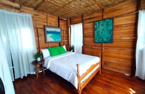 Anilao Bed & Breakfast | Charming B&B with Fitness Room and WiFi in Enchanting Lipa