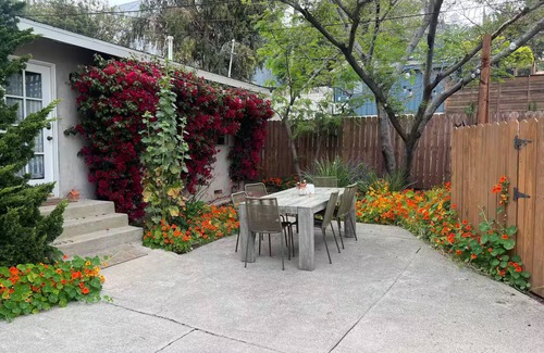 Los Feliz House | Charming back house in walkable Los Feliznn