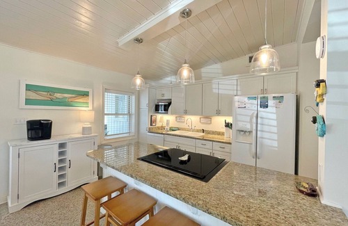 Villa Segunda House | Charming Beach Bungalow Steps to Beautiful Gulf of Mexico & Sugar White Sand