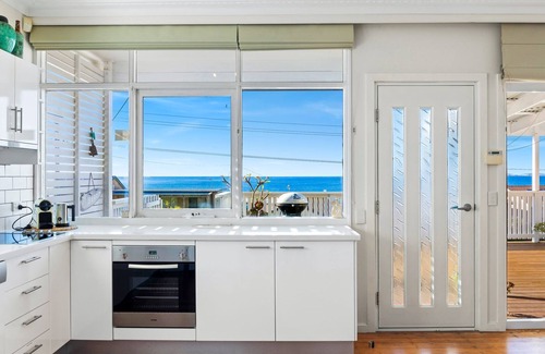Kianga House | Charming Beach Cottage - 39 Kianga Parade