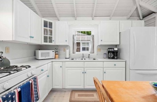Brewster Cottage | Charming Beach Cottage steps from Brewster Flats Cape Cod Bay