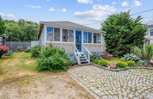Brewster Cottage | Charming Beach Cottage steps from Brewster Flats Cape Cod Bay