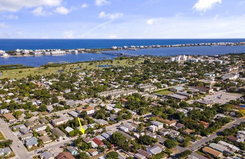 Mango Groves House | Charming Beach Home Near Lake Ave