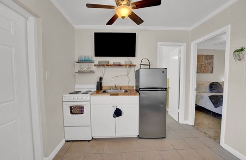 Crescent Beach Apartment | Charming Beach Retreat | Sleeps 5 Comfortably