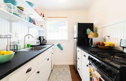 Mango Groves Cottage | Charming Beachy-Bohemian Cottage in Historic Area.
