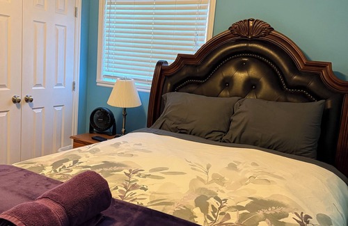 Grande Prairie Bed & Breakfast | Charming bed & breakfast in delightful Grande Prairie with WiFi, AC and hottub