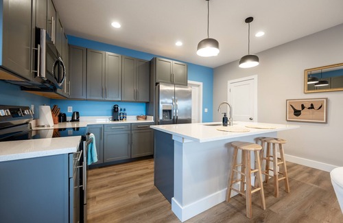 Bloomington House | Charming Bloomington Retreat 4BR/Townhouse/Pet-Friendly! Book Now & Save!