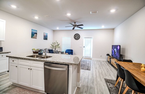 Ferry Pass House | Charming Brand New 3-Bedroom Dream Townhouse!