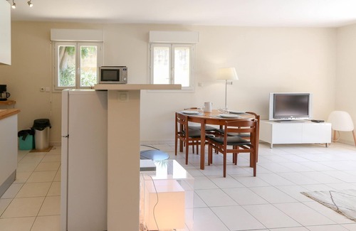 Le Cannet Apartment | Charming & bright flat with AC, Garden 300m² and Closed Garage - BENAKEY